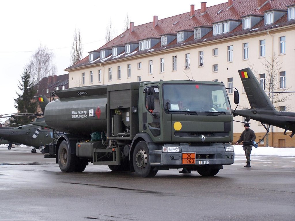 Ein Renault Premium als Tankwagen in Donaueschingen am 22/02/10.