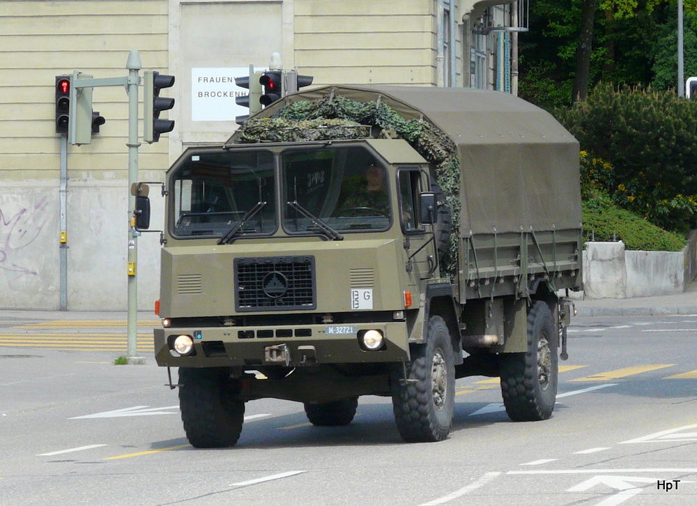 Ein Saurer Militrlastwagen unterwegs in Ittigen bei Bern am 14.04.2011