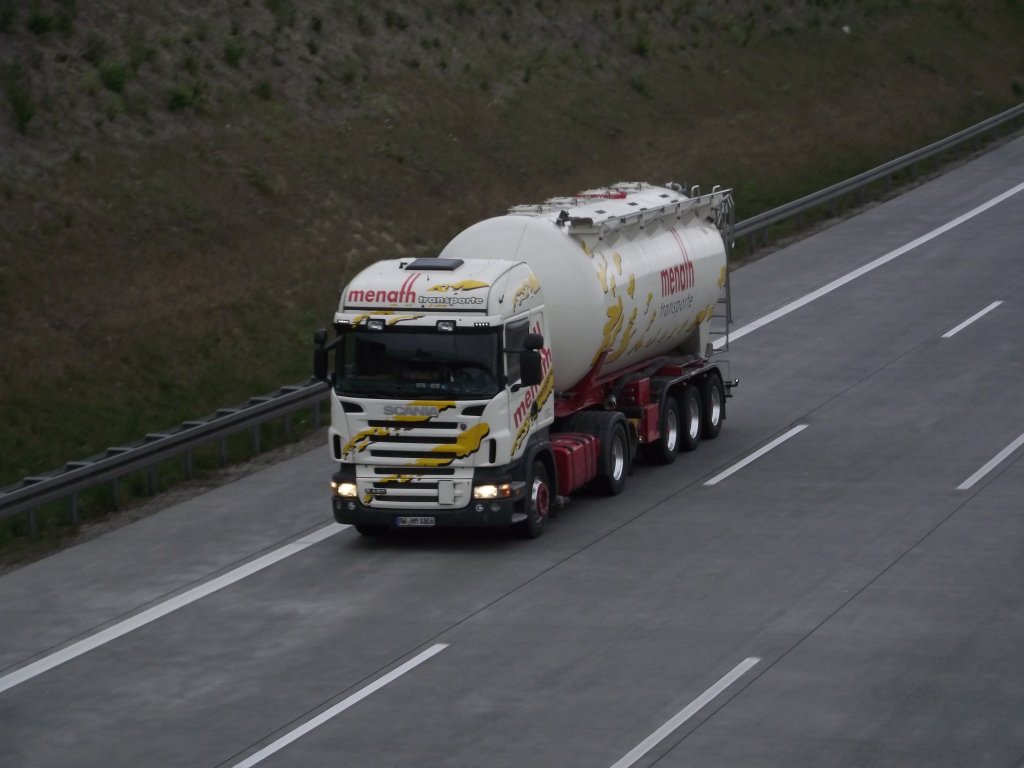 Ein Scania mit Siloaufbau am 14.05.11 in Mannheim auf der A6 