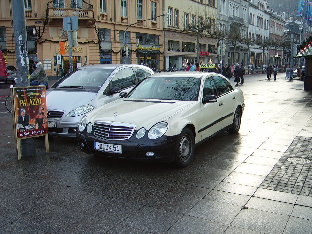 Ein Taxi am Heidelberger Bismarckpaltz am 27.11.10