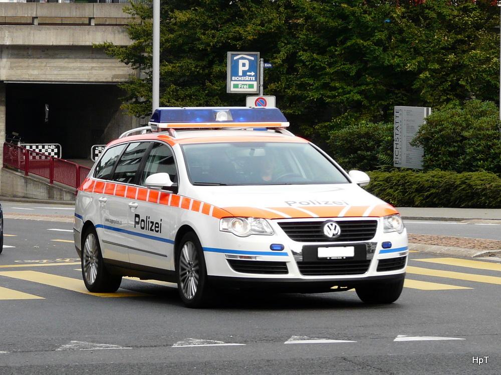 Ein VW Streifenwagen der Polizei Zug unterwegs am 20.08.2010