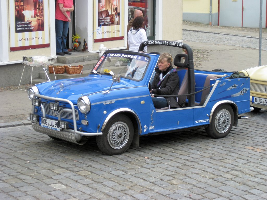 Ein zum Cabrio umgebauter Trabant 601 beim Festumzug 400 Jahre Bergen am 11.5.2013