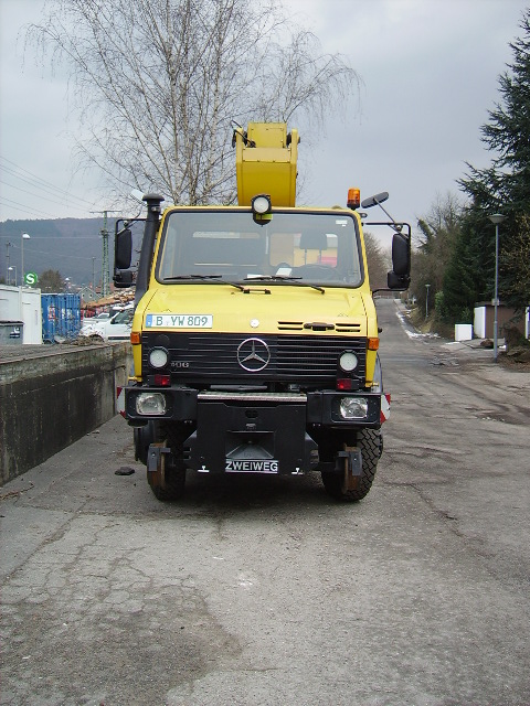 Ein Zweiwege Unimog in Neckargemnd Bhf am 14.03.10