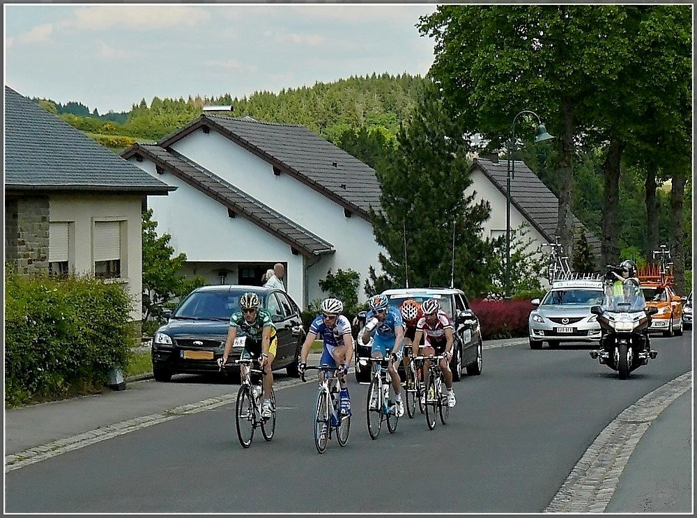 Eine Ausreiergruppe hatte sich vom Hauptfeld gelst und passierte mit 5 Minuten Vorsprung unsere Strasse whrend der dritten Etappe der Luxemburgradrundfahrt (Tour de Luxembourg). 05.06.10