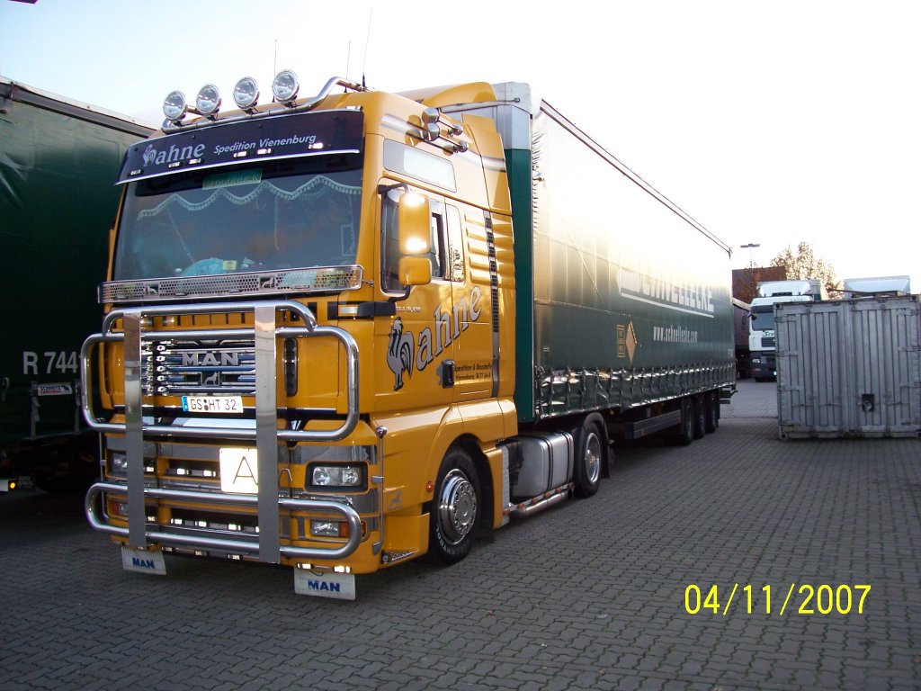 Einer der vielen getunten Trucks der Spedition Hahne aus Vienenburg: MAN TG-A XXL. Braunschweig, 04.11.2007.