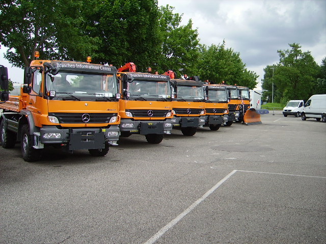 Einige Mercedes Benz Atego Kommunal Fahrzeuge in Wrth am 12.06.09