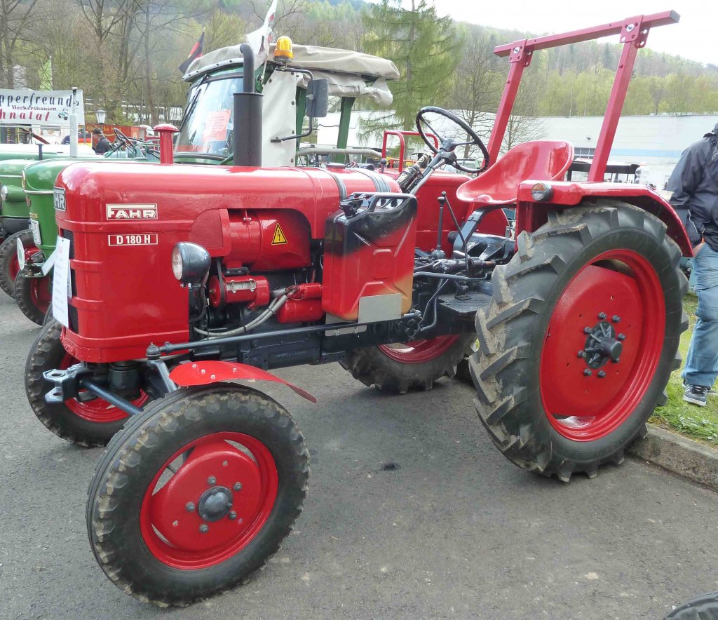 Fahr D 180 H mit fein lackiertem E-Kanister steht bei der Oldtimerausstellung der Traktor-Oldtimer-Freunde Wiershausen, April 2012 