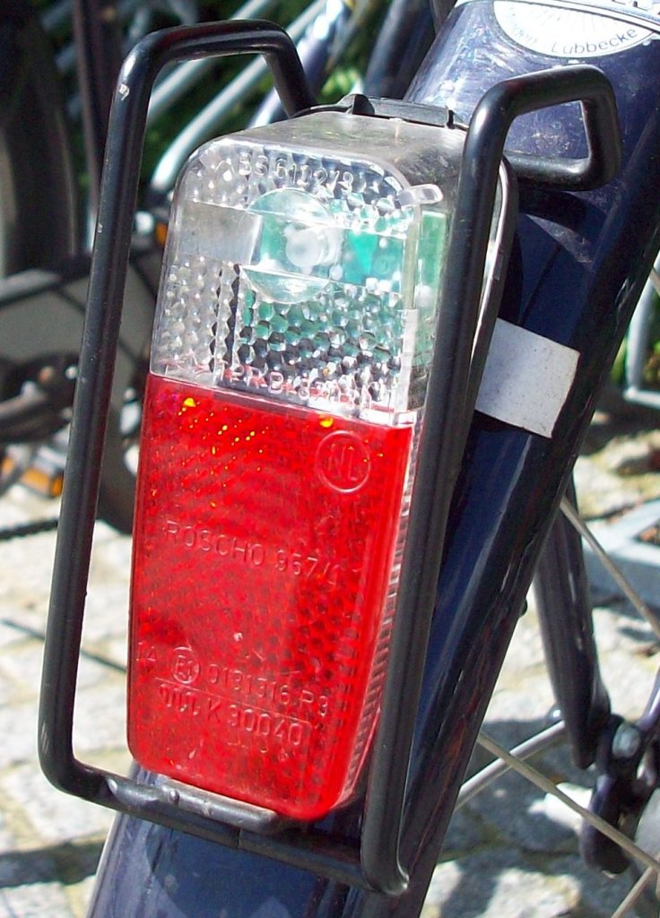 Fahrradrcklicht mit LED Standlicht gesehen in Neustadt 02/09/2010