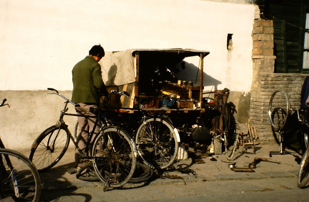 Fahrradwerkstatt in Datong (China); Aufnahme vom 3. November 1984
