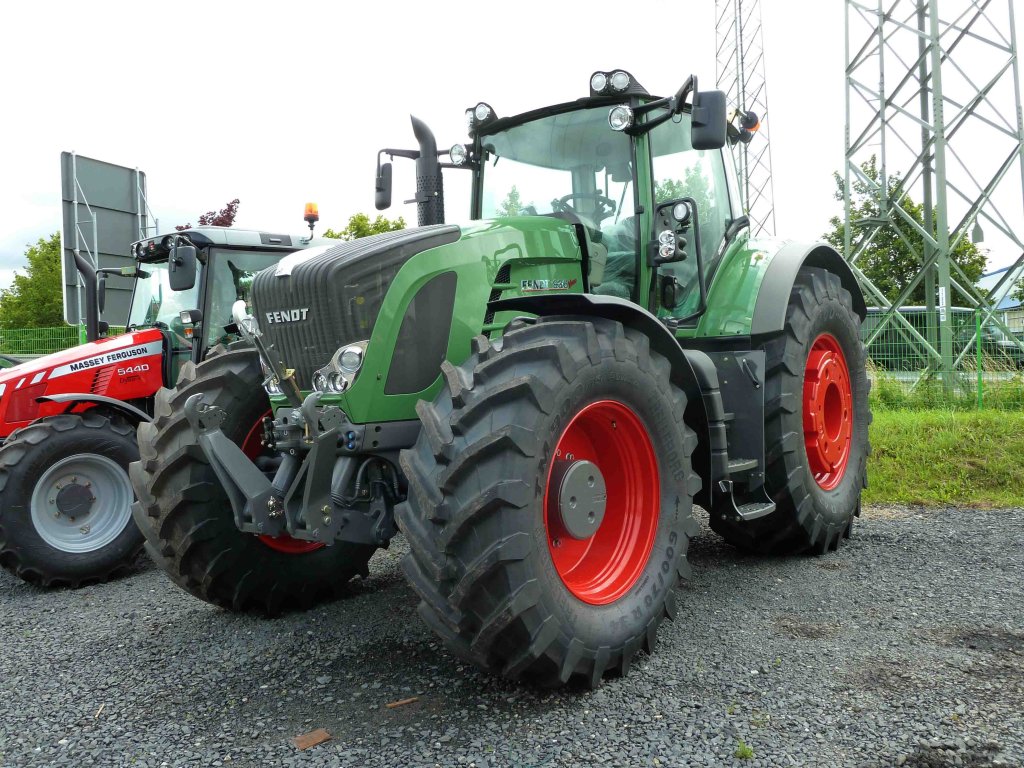 Fendt 936 steht auf der Ausstellungsflche der Raiffeisenwerkstatt in Burghaun-Gruben, Juli 2012