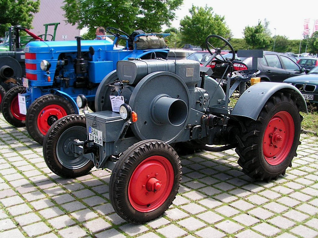 FENDT-F18 aus dem Jahr1940 hat 16PS, und nimmt an der Bulldogausstellung in Pfarrkirchen teil;080524