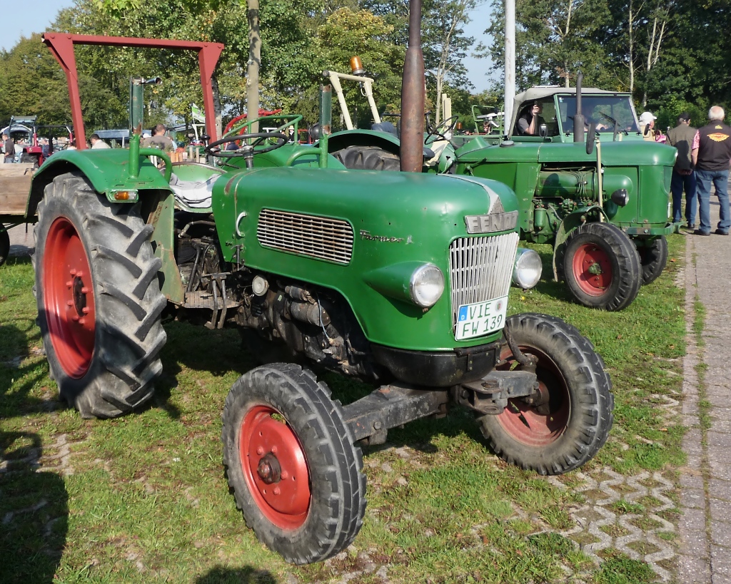 Fendt Farmer 1, gebaut 1959-61, 25 PS, 1-Zylinder Diesel. Treckertreff Grefrath, 25.9.11