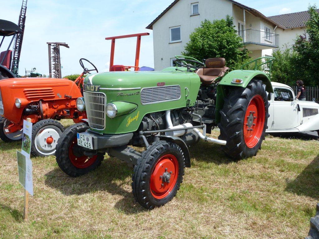 Tractor 2. Трактор фармер 2401. Трактор Farmer 10 286. Трактор Farmer 120 л. Минитрактор Фендт.