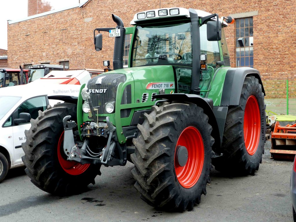 Fendt Vario 718 steht auf der Ausstellungsflche der Raiffeisenwerkstatt in Fulda, Mrz 2012