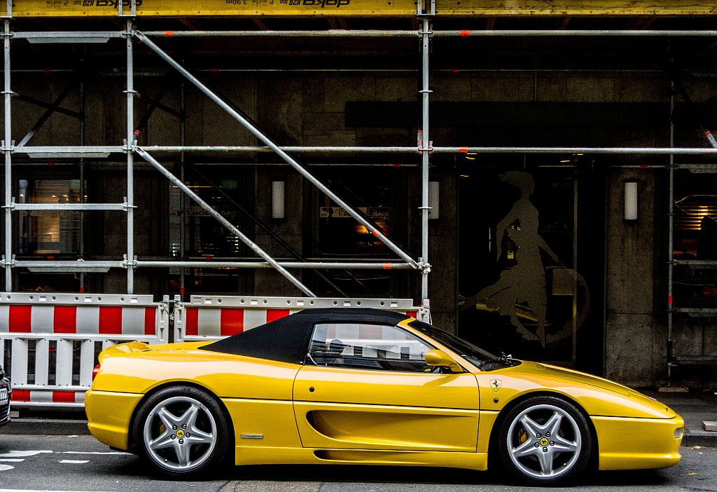 Ferrari 355 Spider, Seitenansicht. Foto: 14.11.2012