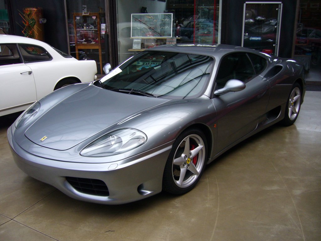 Ferrari 360 Modena F1. 1999 - 2005. Dieses Modell war der Nachfolger des 355 und wurde 2005 durch den F430 abgelöst. Der V8-motor mit 3.586 cm³ leistet 400 PS. Classic Remise Düsseldorf am 18.09.2011.