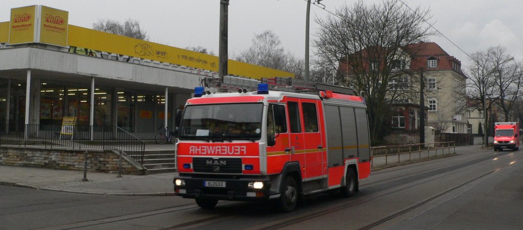 Feuerwehr Berlin - Rckkehr von einem Einsatz. 28.1.2012, Ehrlichstrae Berlin