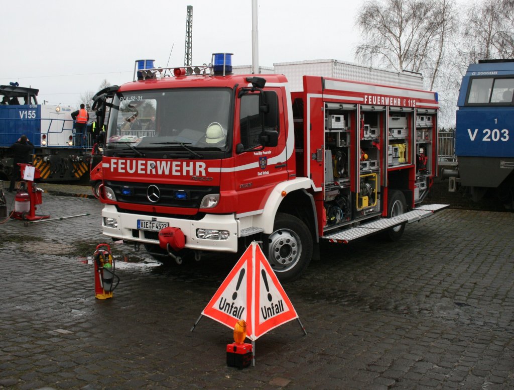 Feuerwehr Nettetal Kaldenkirchen
VIE 4523
RW 2
Mercedes Atego 1529
Aufgenommen auf dem PNV Tag am 6.12.2009 in Kaldenkirchen.
