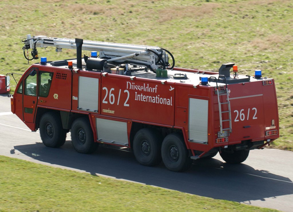 Feuerwehrfahrzeug (Rosenbauer)  26/2 , EDDL-DUS, Dsseldorf, 20.03.2011, Germany 
