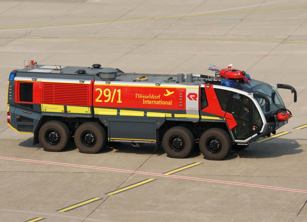 Feuerwehrfahrzeug (Rosenbauer)  29/1 , EDDL-DUS, Dsseldorf, 29.04.2011, Germany 

