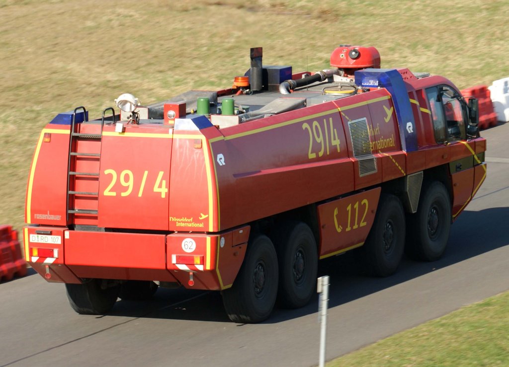 Feuerwehrfahrzeug (Rosenbauer)  29/4  (D-RD 107), EDDL-DUS, Dsseldorf, 20.03.2011, Germany 

