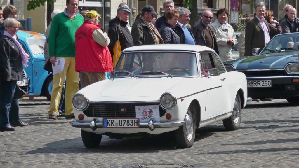 Fiat 1500 Coupe am Start bei der Oldtimer-Rallye in Hüls.