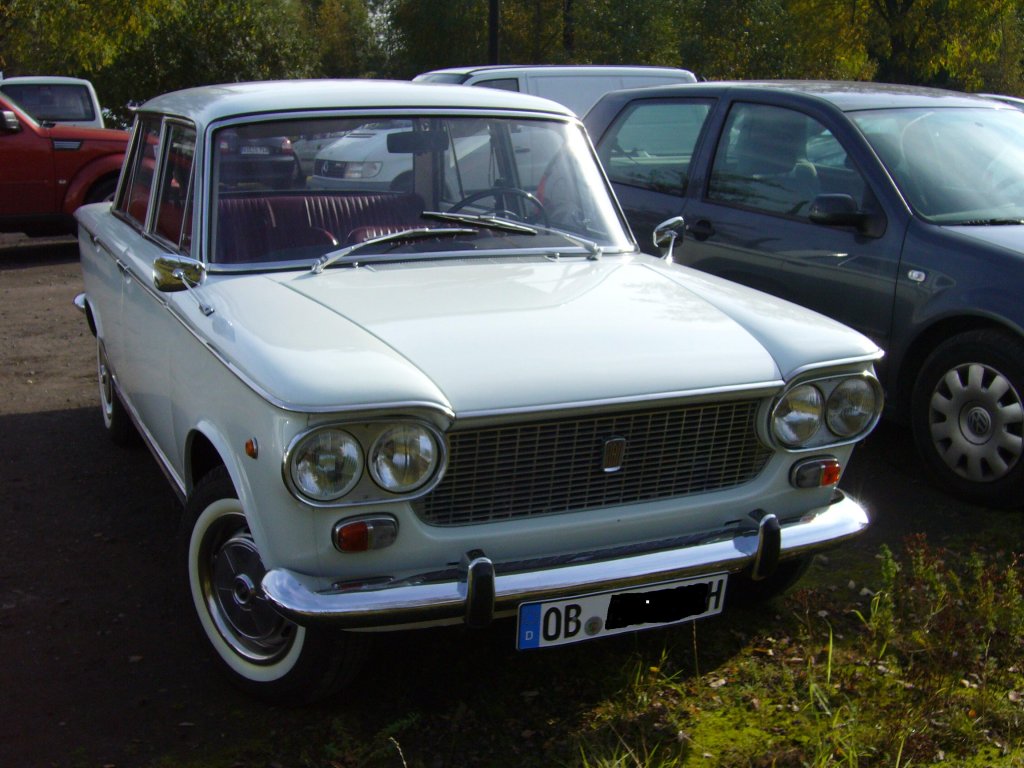 Fiat 1500C. Baujahr 1964-1967. Als 1300´er gab es das Modell schon seit 1961. Besucherparkplatz der Historicar am 18.10.2008.