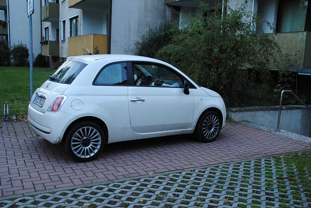 Fiat 500 in Lehrte, am 18.10.2010.