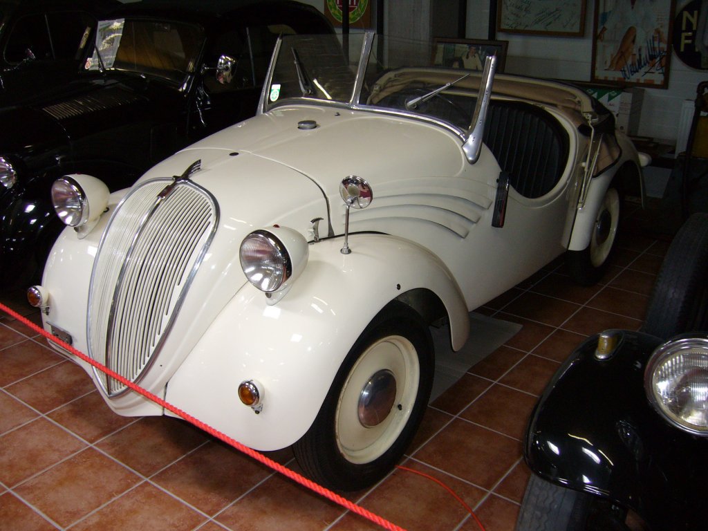Fiat 500A  Weinsberg  Spider. 1939. Im Jahr 1939 wurden ca. 300  Topolino  beim Karosseriewerk Weinsberg in Spider Modelle  umgeschneidert. Villacher Fahrzeugmuseum.