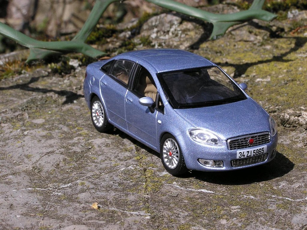 Fiat Linea. Hersteller: Norev, Masstab: 1/43.
Foto: 04.05.2011
