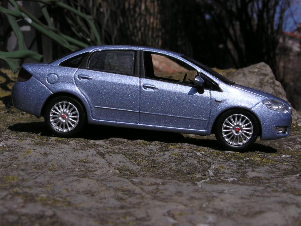 Fiat Linea -seitenansicht. Hersteller: Norev, Masstab: 1/43.
Foto: 04.05.2011