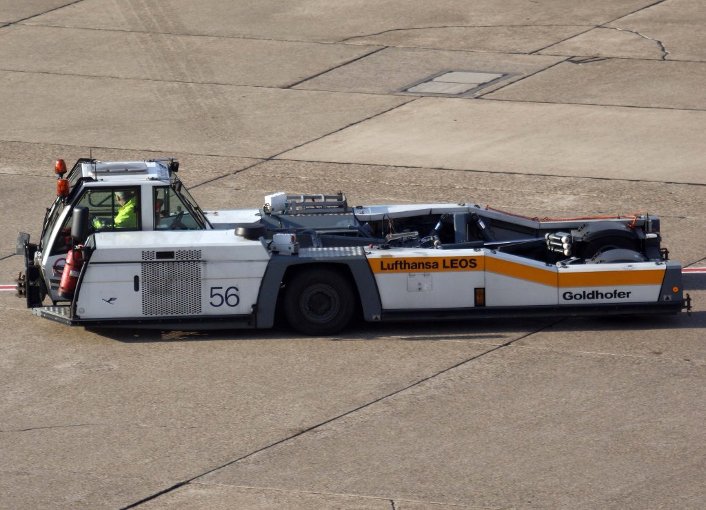 Flugzeugschlepper  56  = Goldhofer AST-3, Lufthansa-LEOS, EDDL-DUS, Dsseldorf, 21.11.2010, Germany 


