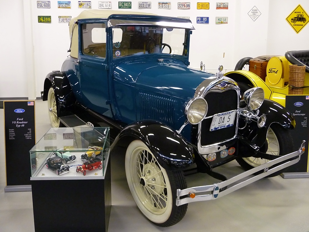 Ford A Sportcoupe, erstes Fahrzeug der Autosammlung Steim in Schramberg, 6.3.11 
Baujahr 1928
4 Zylinder, 40 PS aus 3300 ccm. 
100 km/h schnell und 900 kg schwer. 
