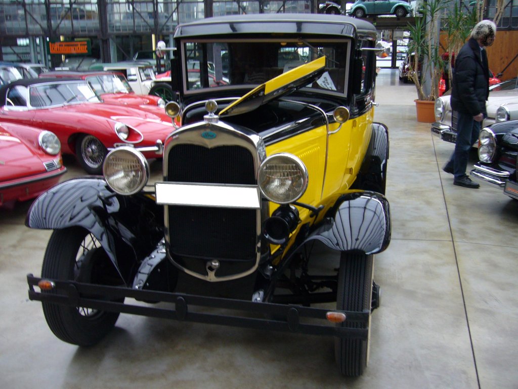 Ford Model A Tudor-Sedan. 1928 - 1931. Das Model A war der Nachfolger des legendären Model T. Das Model A hatte einen 3.3l 4-Zylinderreihnmotor mit 40 PS. Classic Remise Düsseldorf am 03.03.2013.