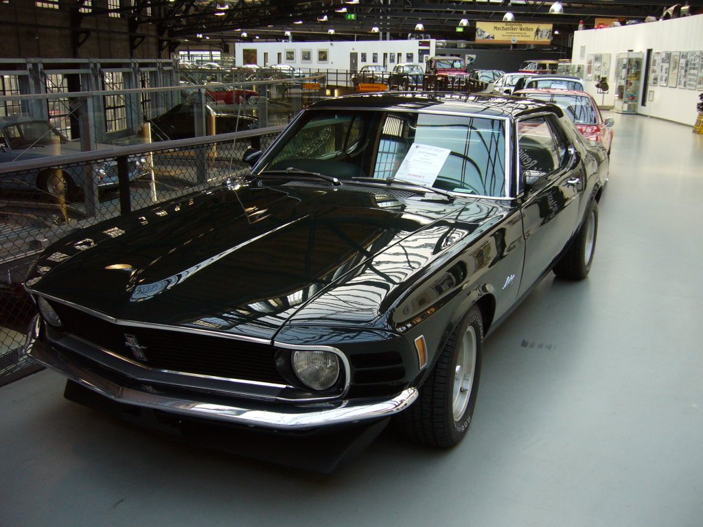 Ford Mustang 1 Hardtop Standard der dritten Serie. 1969 - 1970. Der 5.751 cm V8-Motor leistet 250 PS. Classic Remise Dsseldorf am 28.01.2012.