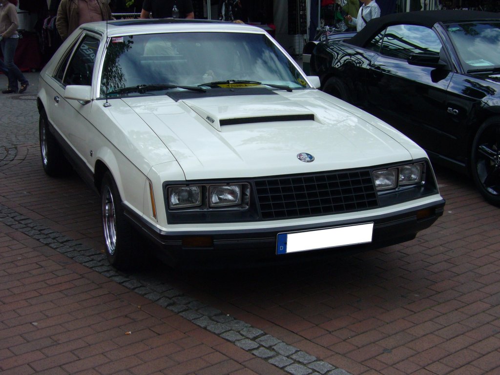 Ford Mustang der 3 Serie. 1978 - 1980. Während seiner 14-jährigen Bauzeit, war der Mustang 3 in etlichen Motorisierungsvarianten lieferbar. US-cartreffen in Oberhausen am 23.07.2011.