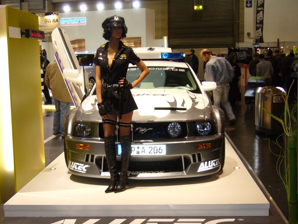 Ford Mustang Fastback als aufgebrezelter Polizeiwagen/Showcar. Essen Motorshow.