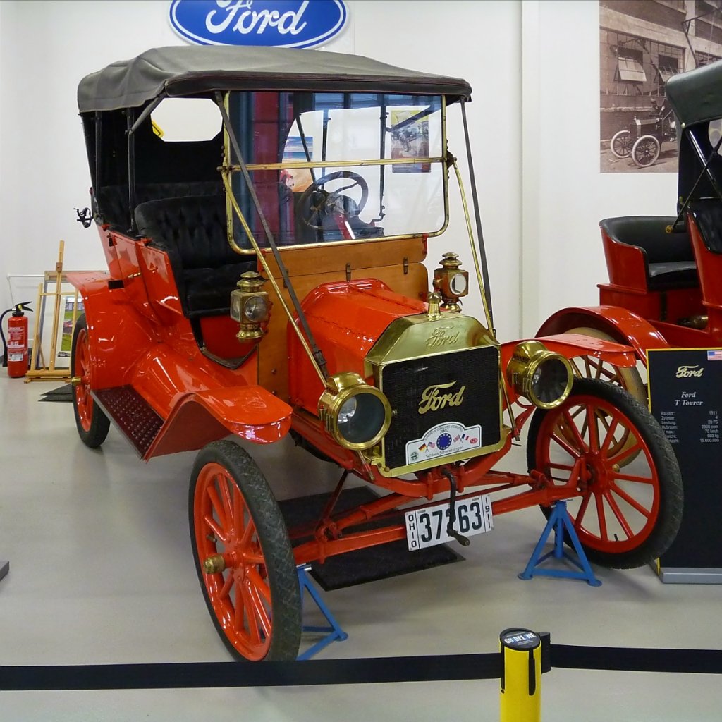 Ford T Tourer, Autosammlung Steim in Schramberg, 6.3.11 
Baujahr 1911 
4 Zylinder, 20 PS aus 2900 ccm. 
70 km/h schnell und 650 kg schwer. 