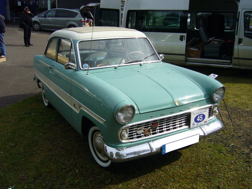 Ford Taunus 12M G13 der vierten Serie. 1959 - 1962. Technische Daten siehe Bild ID 82171. Alt-Ford-Treffen am 12.05.2013 in Essen.