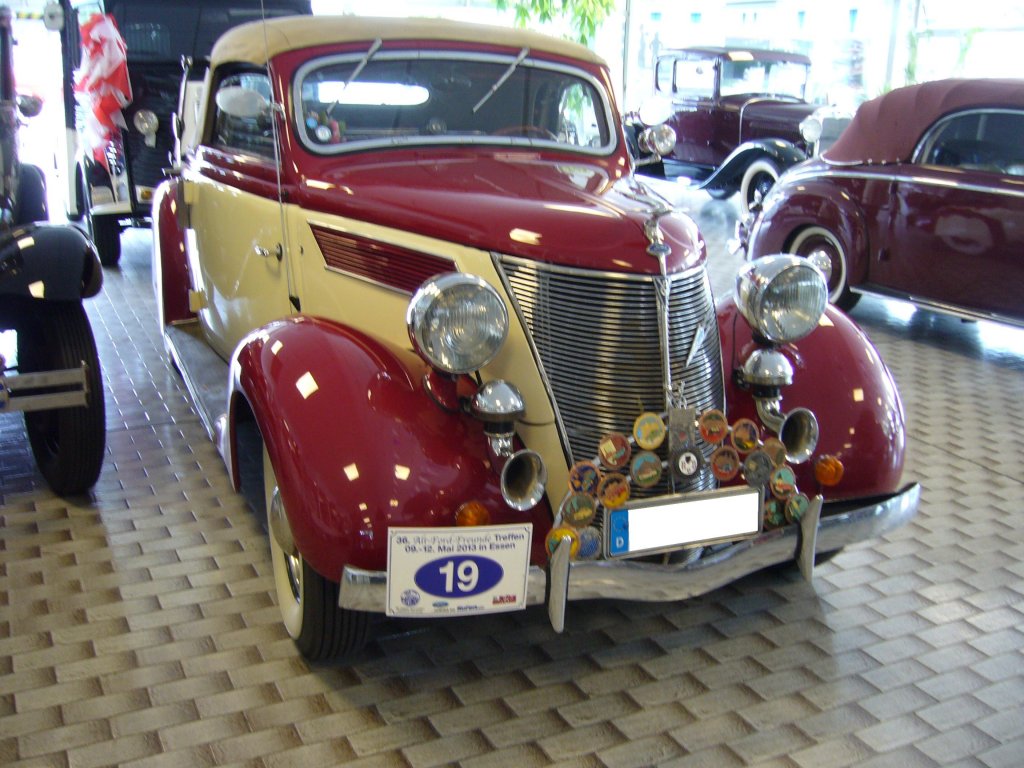 Ford V8 4-Fenster Cabriolet mit Deutsch Karosserie. 1937 - 1939. 36. Alt-Ford-Treffen in Essen am 12.05.2013.