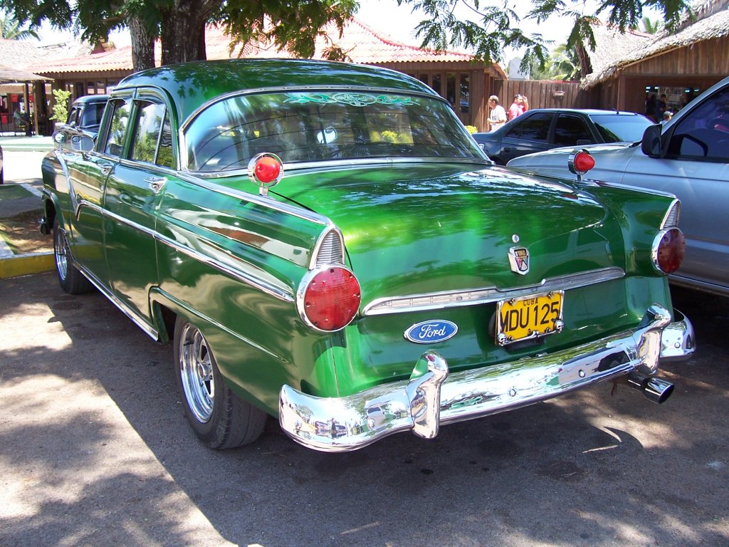 Ford V8 in Boca de Guam auf Kuba am 04.04.2009.