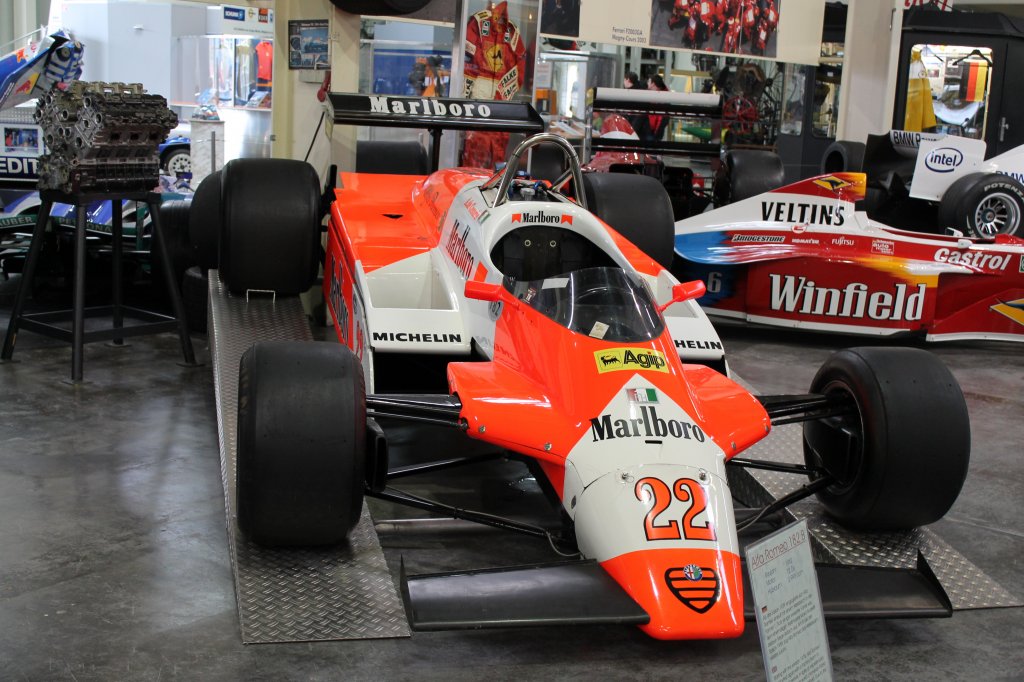 Formel 1 Renn Wagen mit Marlboro Werbung in Sinsheim im Technik Museum am 23.02.2013