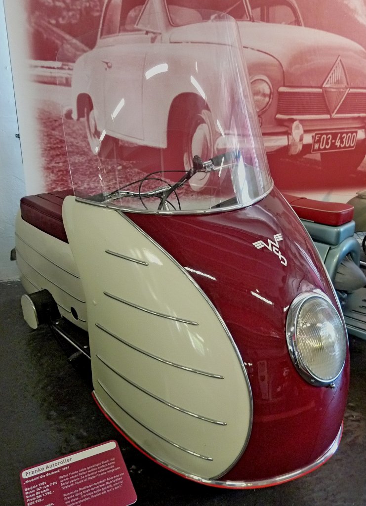 Franke Autoroller, Baujahr 1951, Motor mit 147ccm und 7PS, Vmax.80Km/h, die Firma in Maschen bei Hamburg war auch Erfinder der Sitzbank fr Zweiradfahrzeuge, Automuseum Schramberg Mai 2012