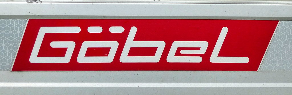 Gbel, Schriftzug an einem LKW-Anhnger der Gbel Fahrzeugbau GmbH Aschaffenburg, Okt.2017