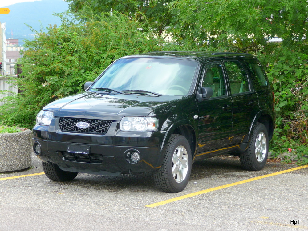 Gelndewagen Ford Maverick XLT V6 abgestellt in Nidau am  08.08.2010