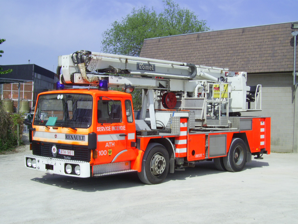 Gelenkmastbhne Renault G 260 Aufbau Comet & Vanassche der Feuerwehr Ath, mit Kennzeichen ATH-961, Aufnahme am 21.04.2007