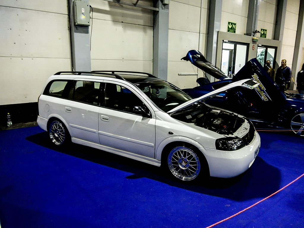 Getunter Opel Astra G Caravan. Aufnahme: Auto Motor und Tuning Show, März 2013