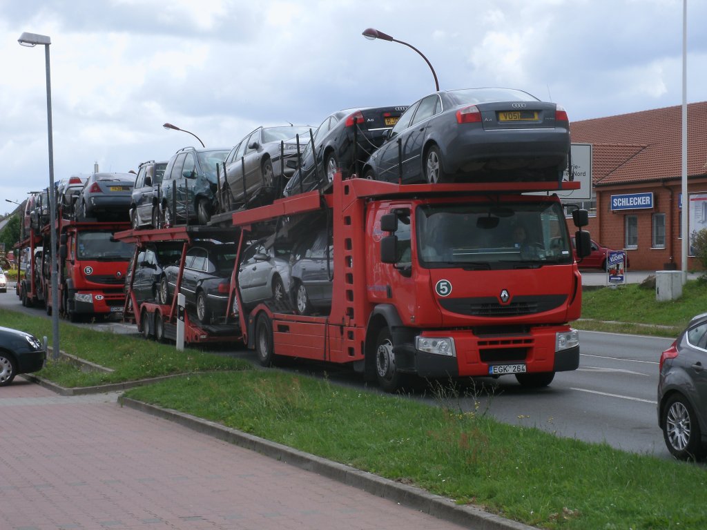Gleich zwei Renaultautotransporter aus Litauen begaben sich,am 01.Juli 2011,zur Fhre als ich Sie in Bergen/Rgen antraff