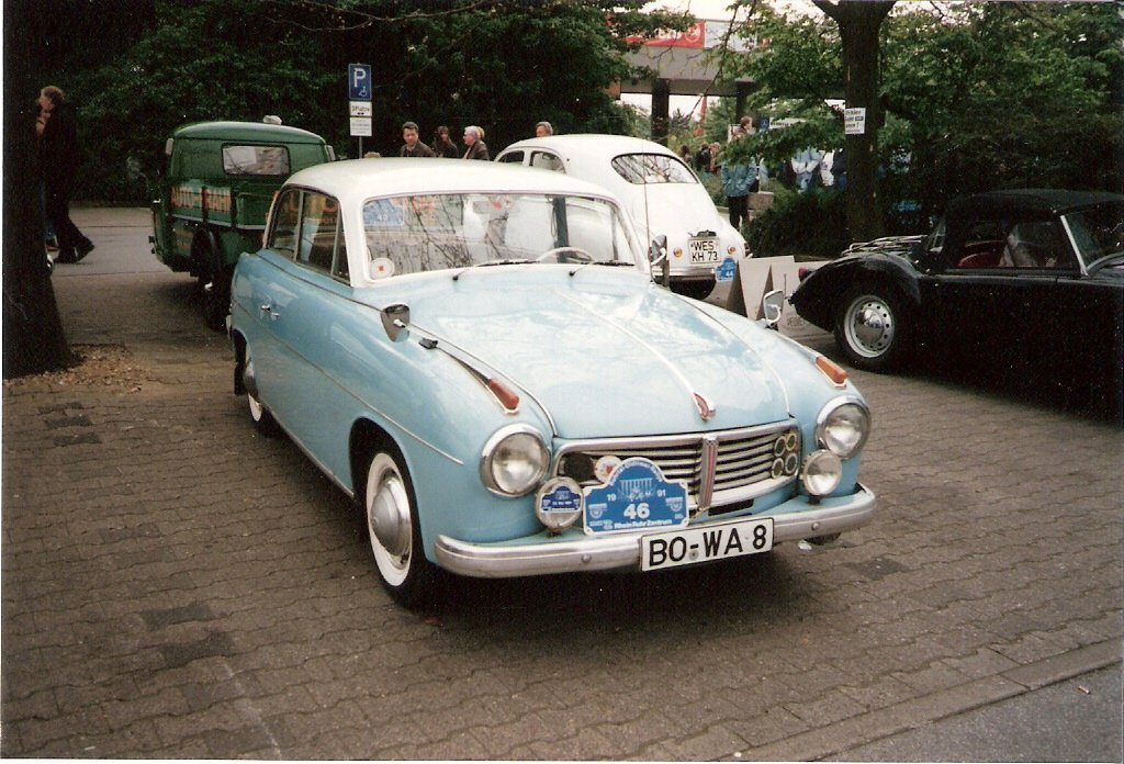 Goliath GP 1100 Limousine. 1957 - 1958 bei der Ruhrtal-Oldtimer-Ralley 1991.
Dank an Karl-Heinz Glowsky für die Richtigstellung und Historie zu diesem Fahrzeug.