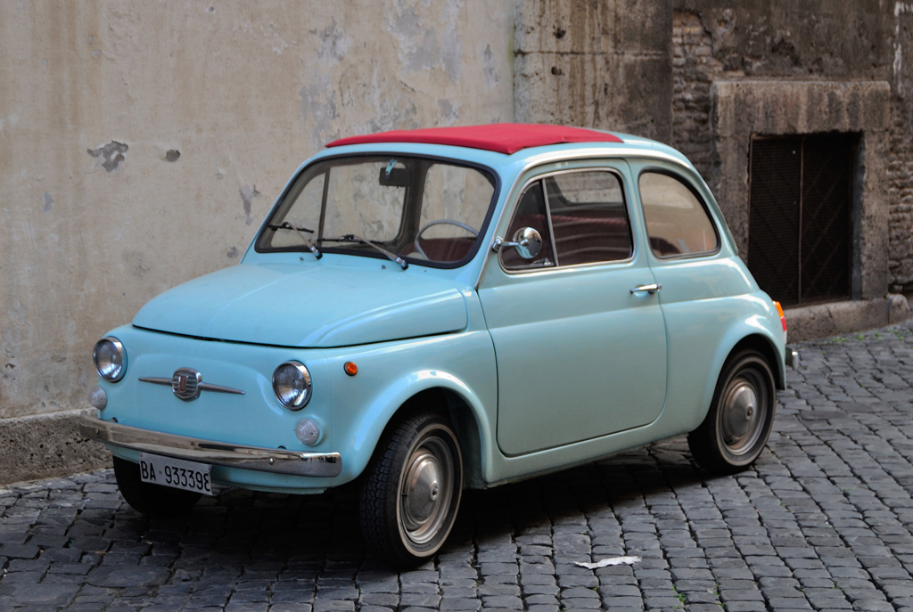 Gut erhaltener Fiat 500 in Rom am 23.4.2013